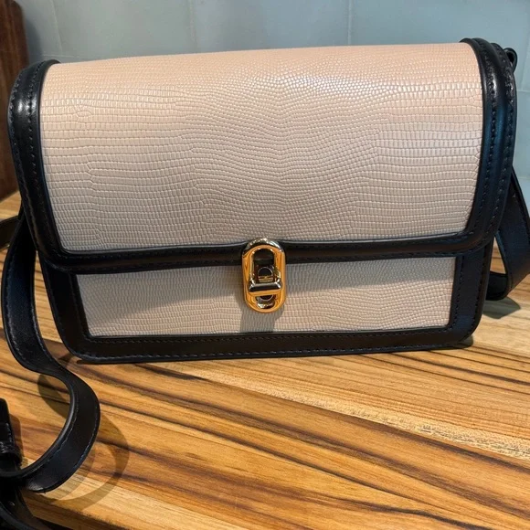 Jules Kae Chic Beige and Black Crossbody Bag - Picture 13 of 14